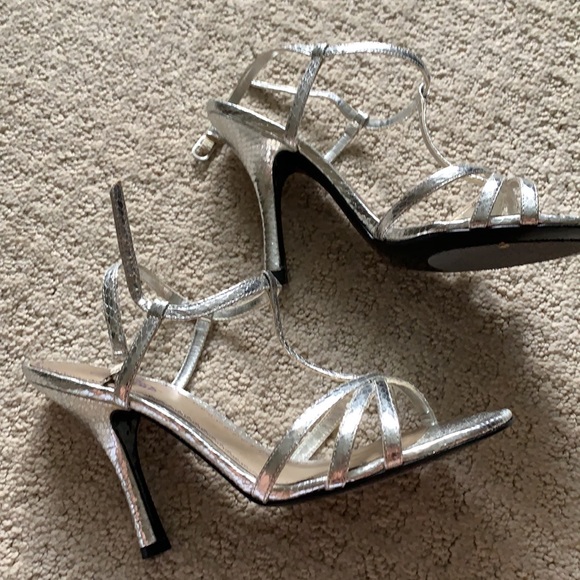 Strappy heels. - Picture 2 of 6